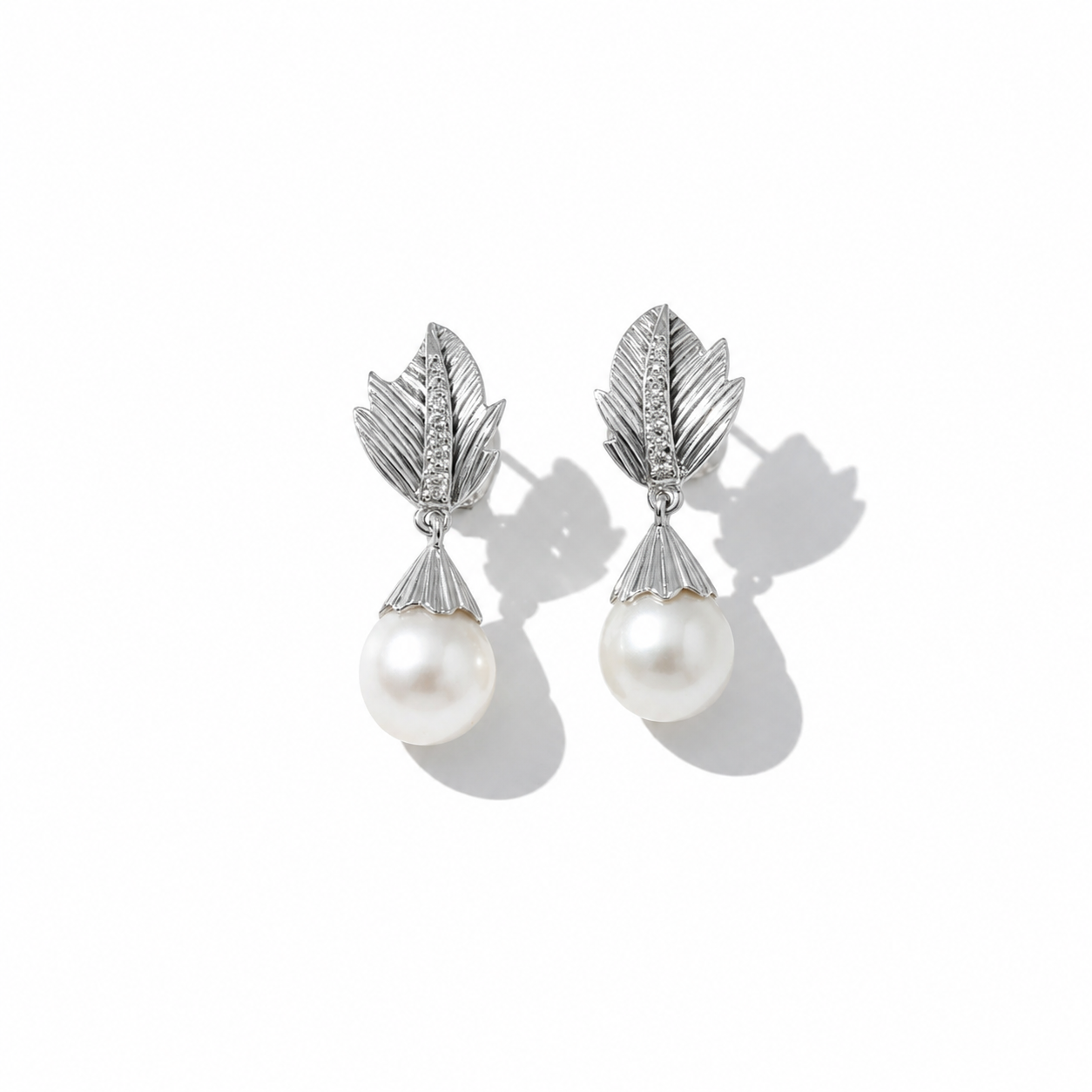 Boucles d’oreilles - Feuillage - Or blanc - Diamants et perles de culture
