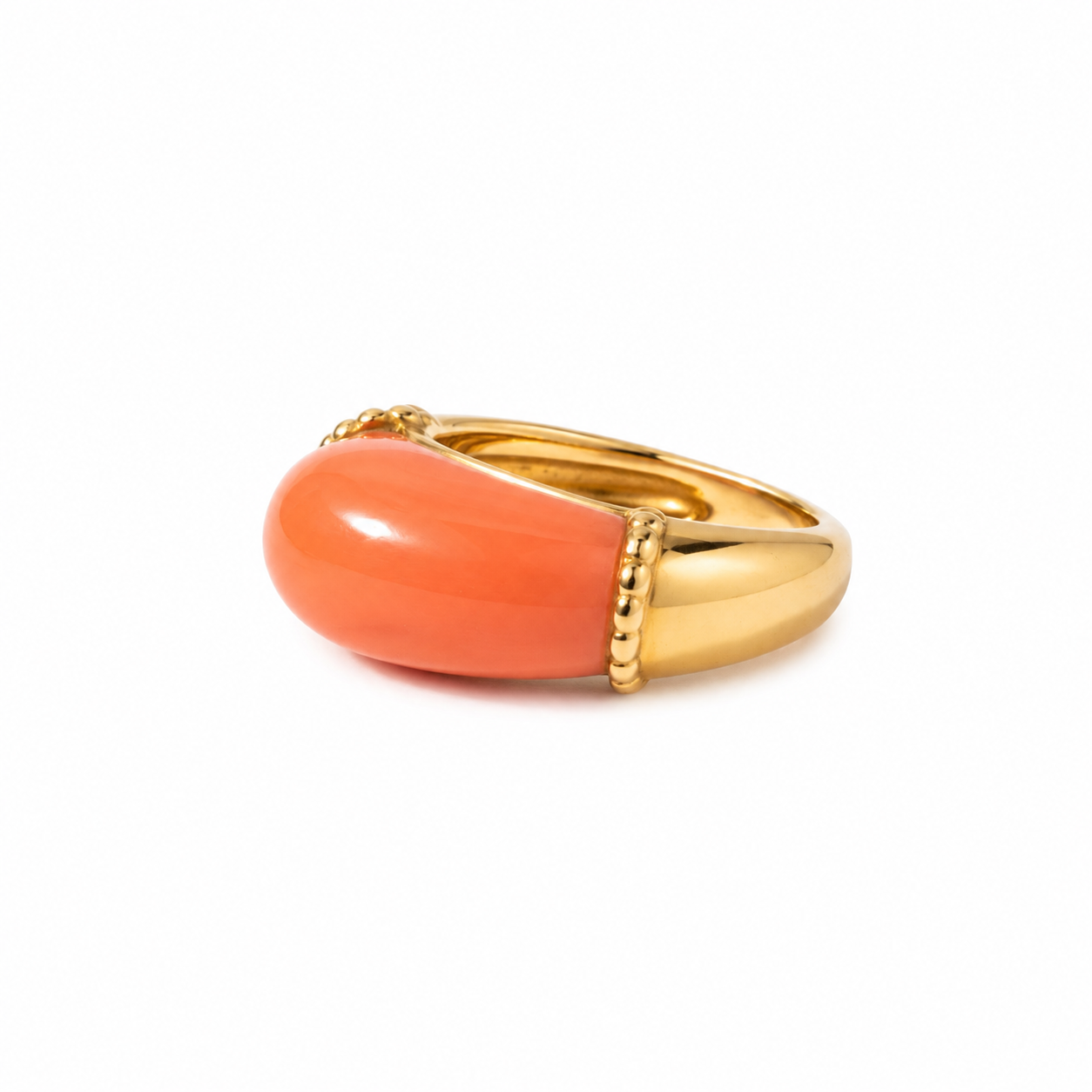 Bague Or jaune et Cabochon Corail