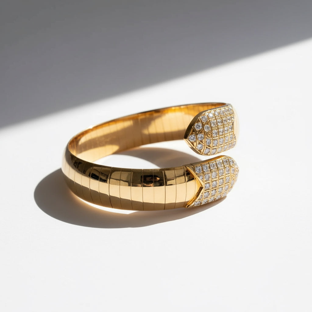 CHAUMET - Bracelet Or jaune et Diamants - Modèle « Plume »