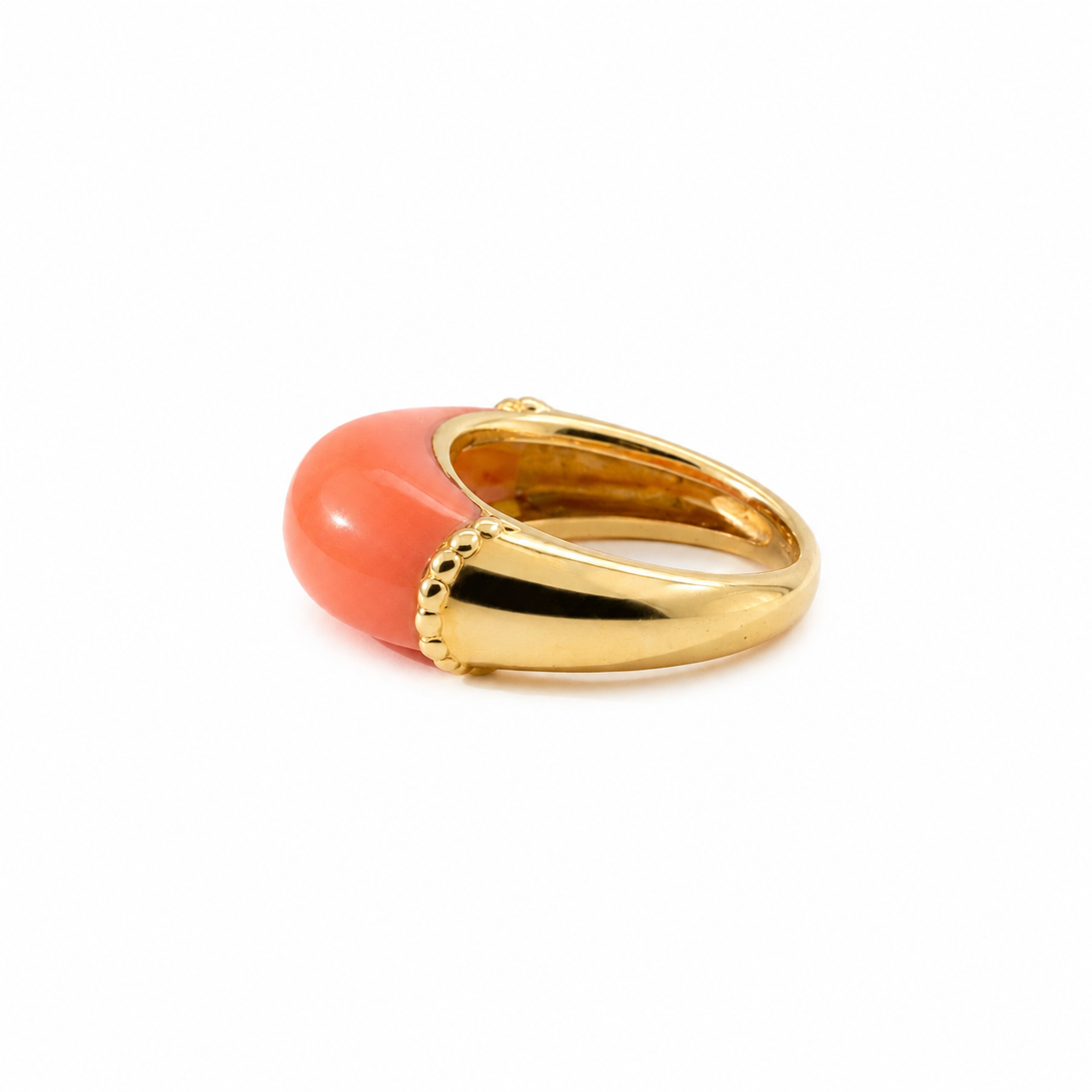 Bague Or jaune et Cabochon Corail