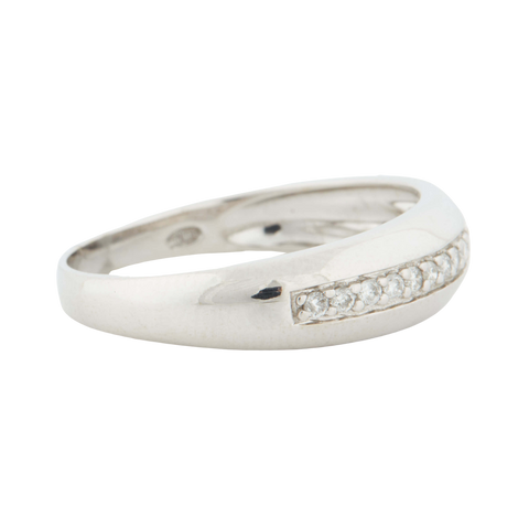 18 CARAT WHITE GOLD RING 