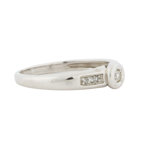 18K WHITE GOLD RING 