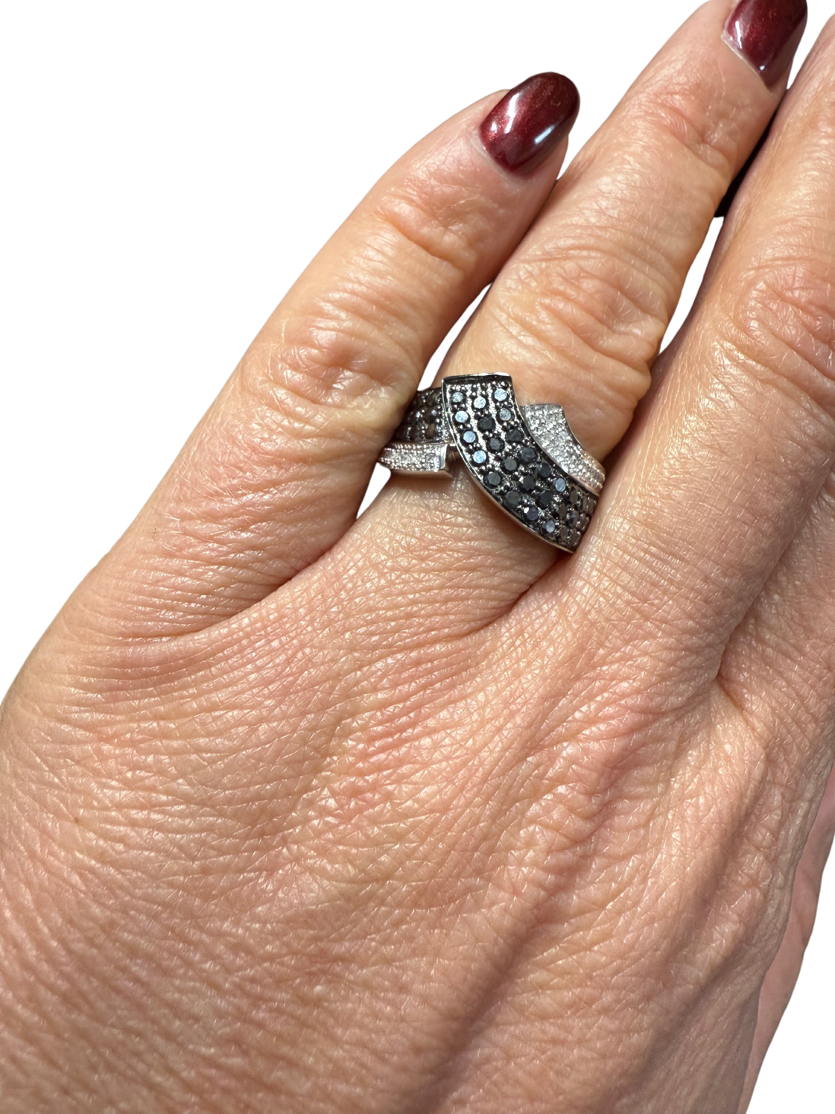 Bague Or blanc - diamants Noir et blanc