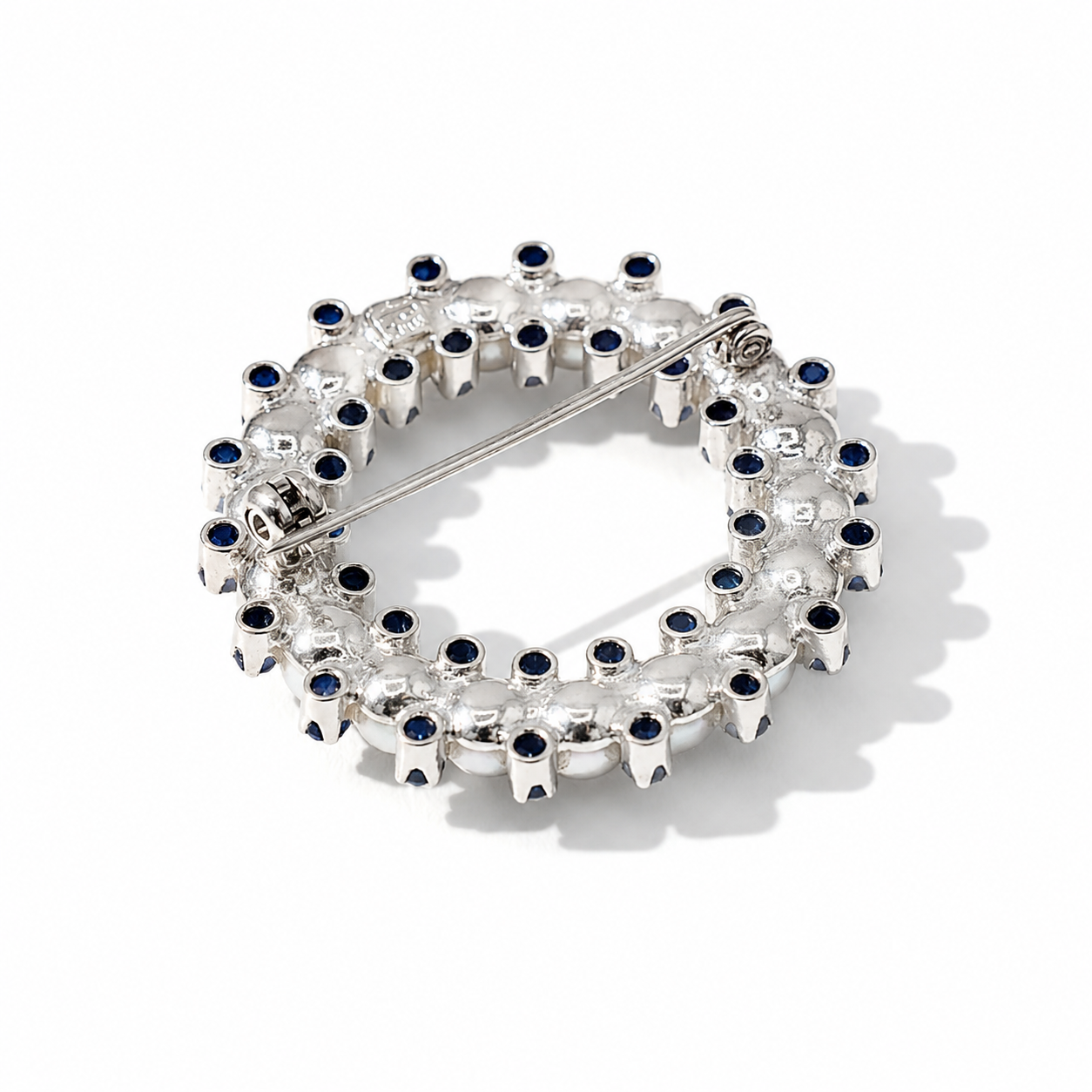 Round Brooch - White Gold - Sapphires and Cultured Pearls