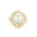CARL BUCHERER - Importante bague cocktail en or jaune, perle des Mers du Sud, diamants