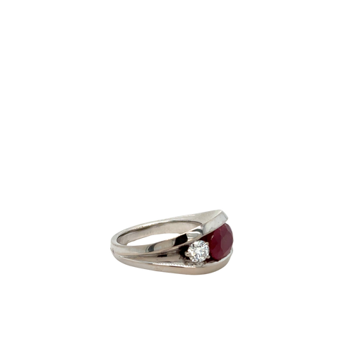 White Gold Ring with Ruby and Diamonds