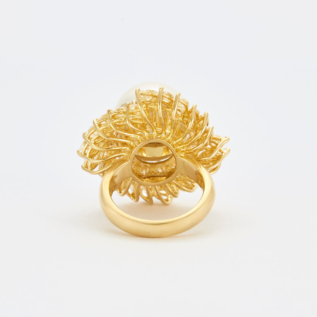 CARL BUCHERER - Important cocktail ring in yellow gold, South Sea pearl, diamonds