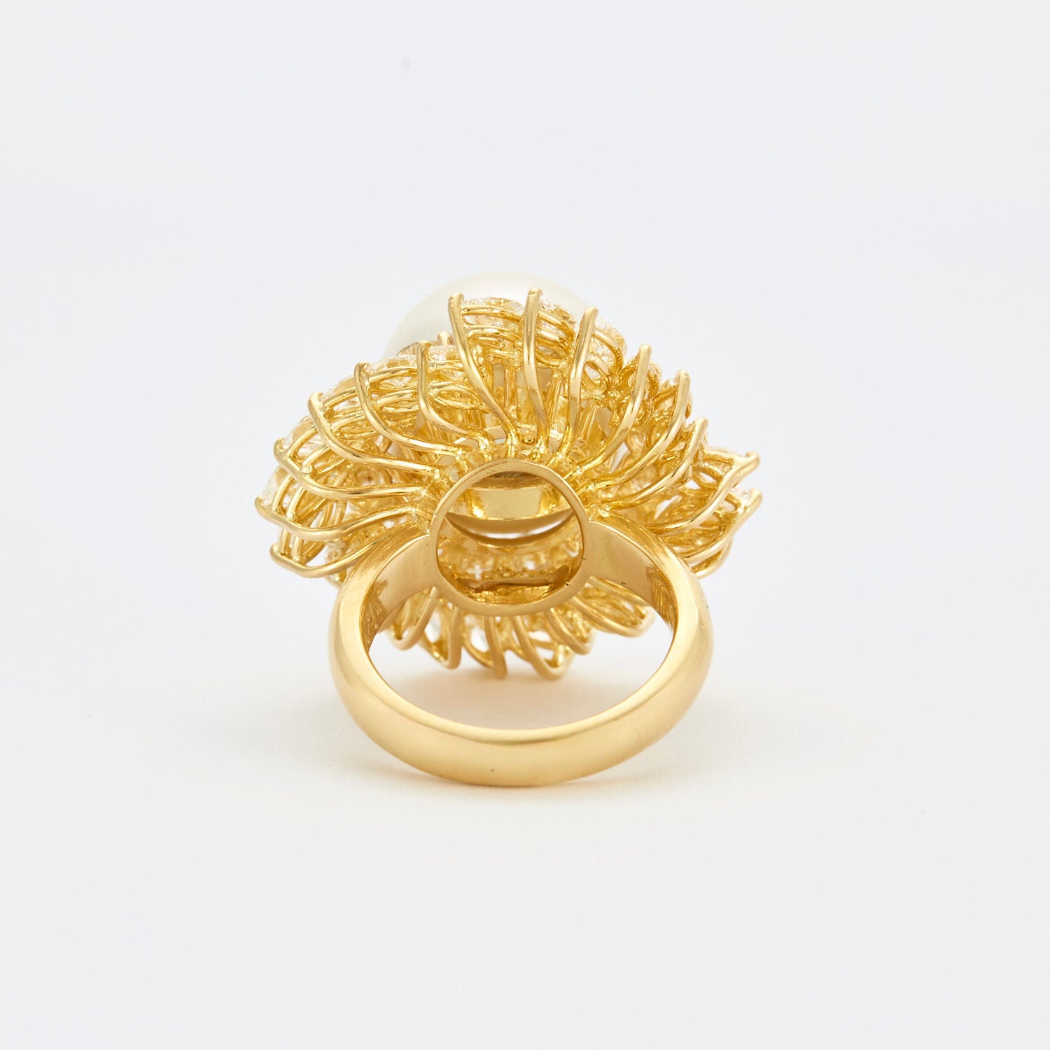 CARL BUCHERER - Important cocktail ring in yellow gold, South Sea pearl, diamonds