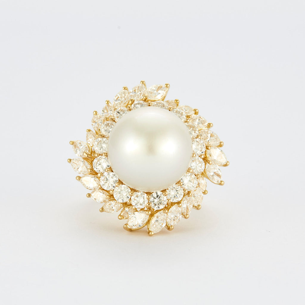 CARL BUCHERER - Important cocktail ring in yellow gold, South Sea pearl, diamonds