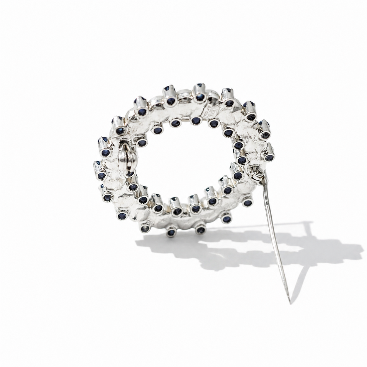 Round Brooch - White Gold - Sapphires and Cultured Pearls