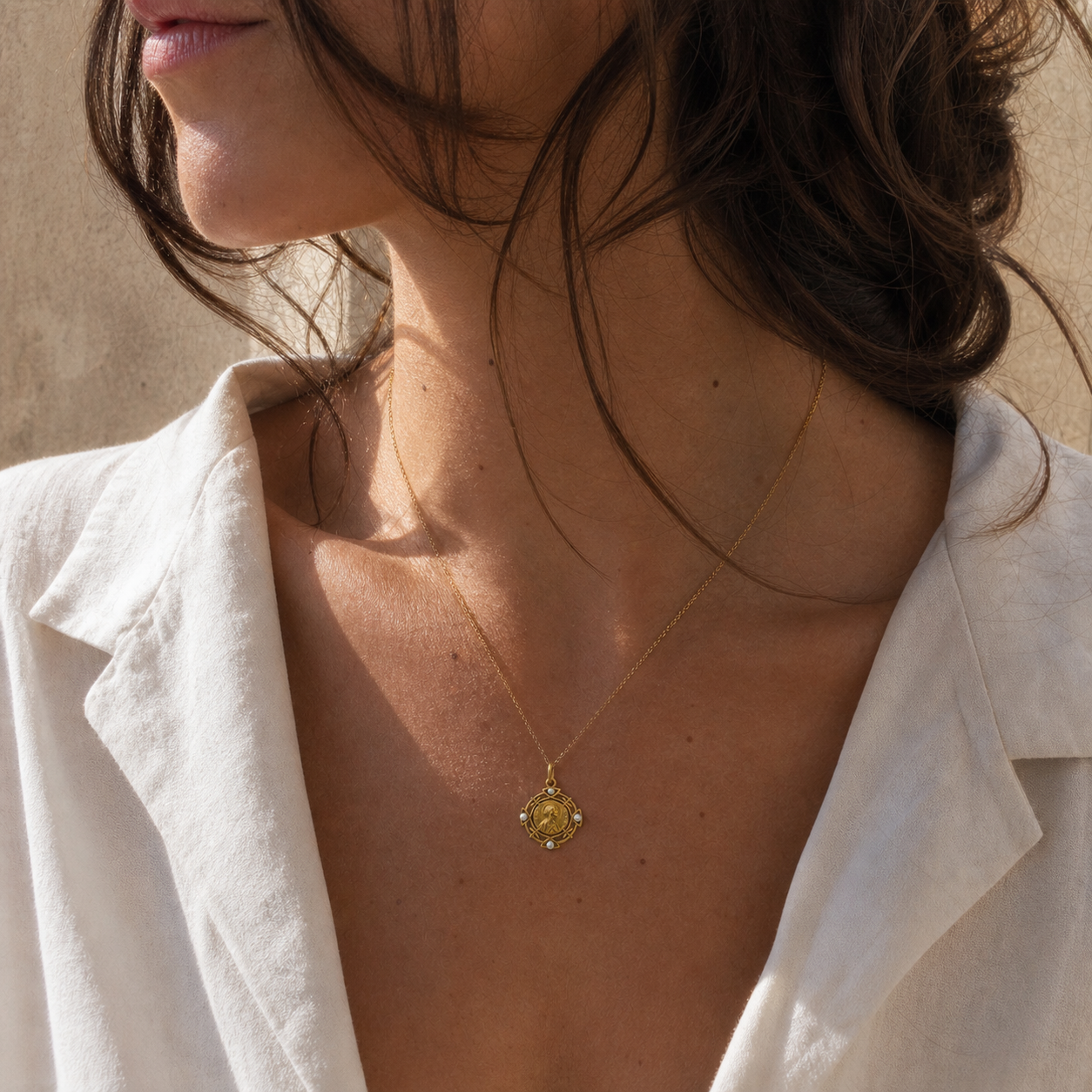 Médaille Religieuse - Virgo Maria - Or jaune et perles de culture