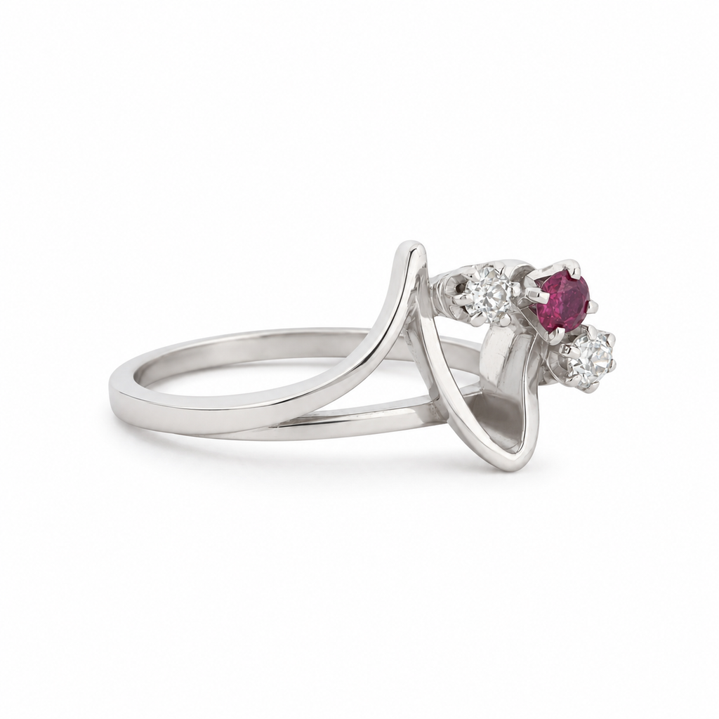 White Gold Ring - Ruby and Diamond 