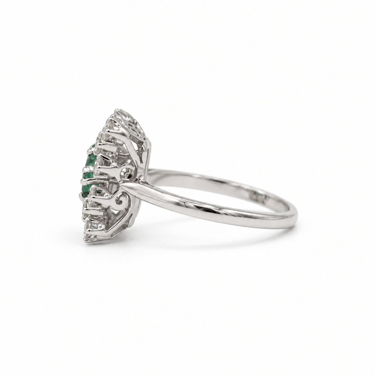 Bague Marguerite - Or blanc Emeraude et Diamants