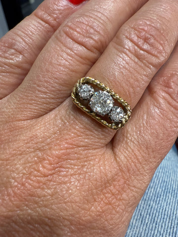 Vintage Ring - Yellow Gold and Diamonds - 1940s
