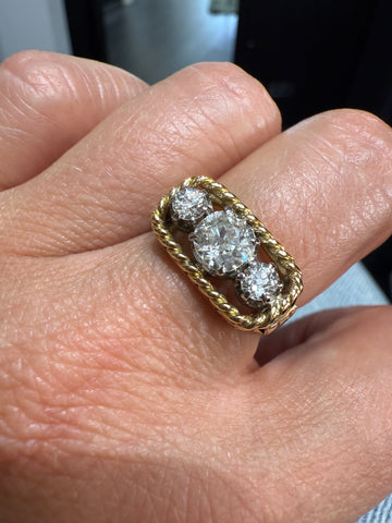 Vintage Ring - Yellow Gold and Diamonds - 1940s