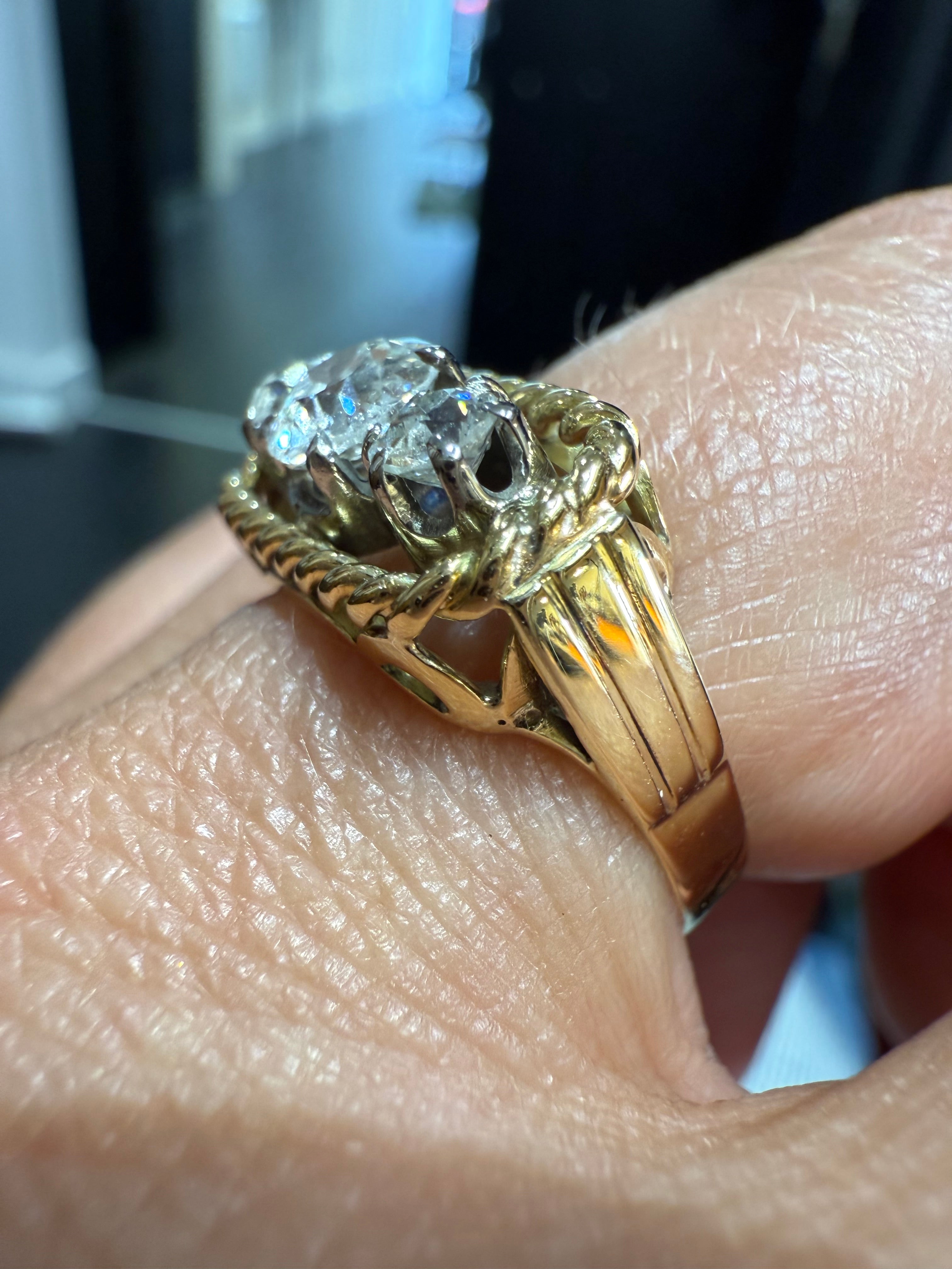 Vintage Ring - Yellow Gold and Diamonds - 1940s