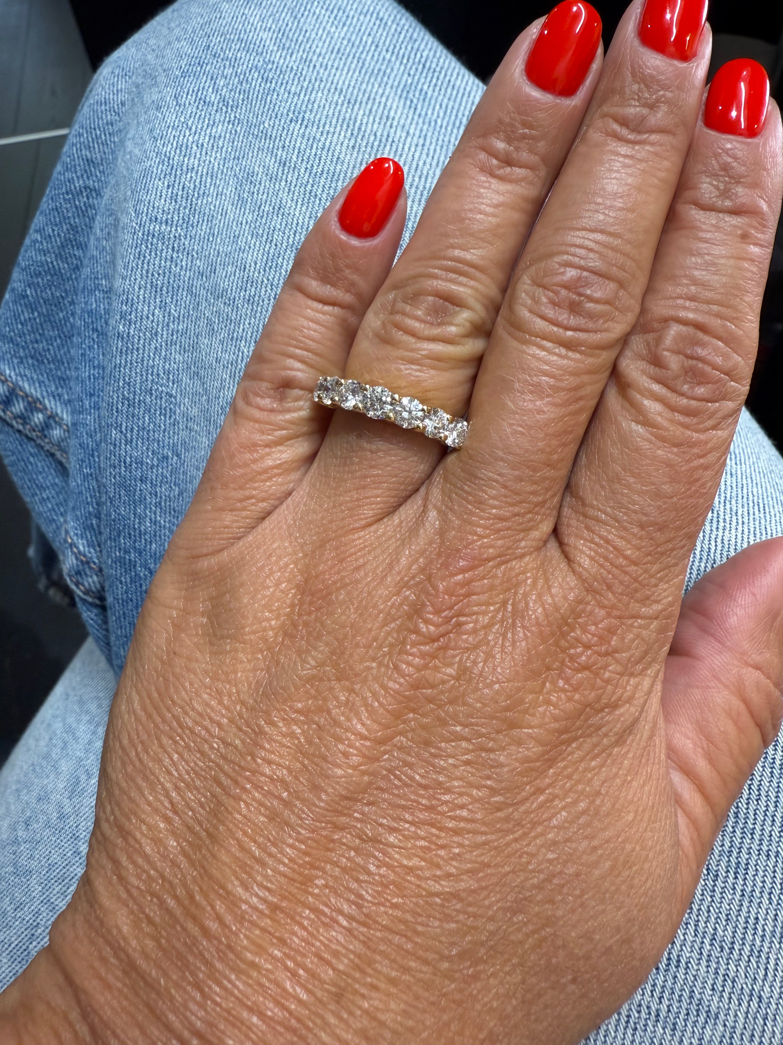 Wedding band - Yellow gold and diamonds