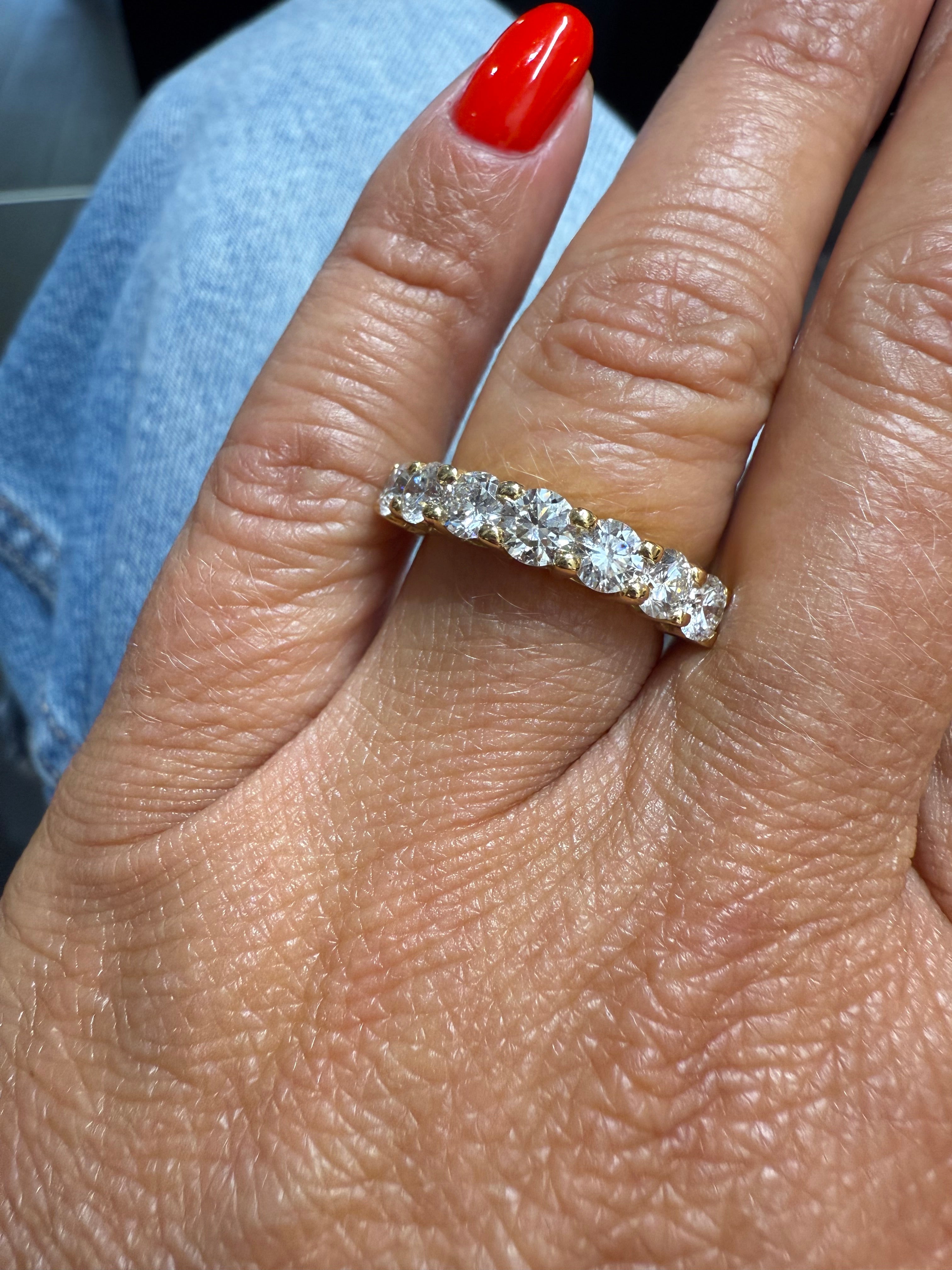 Wedding band - Yellow gold and diamonds