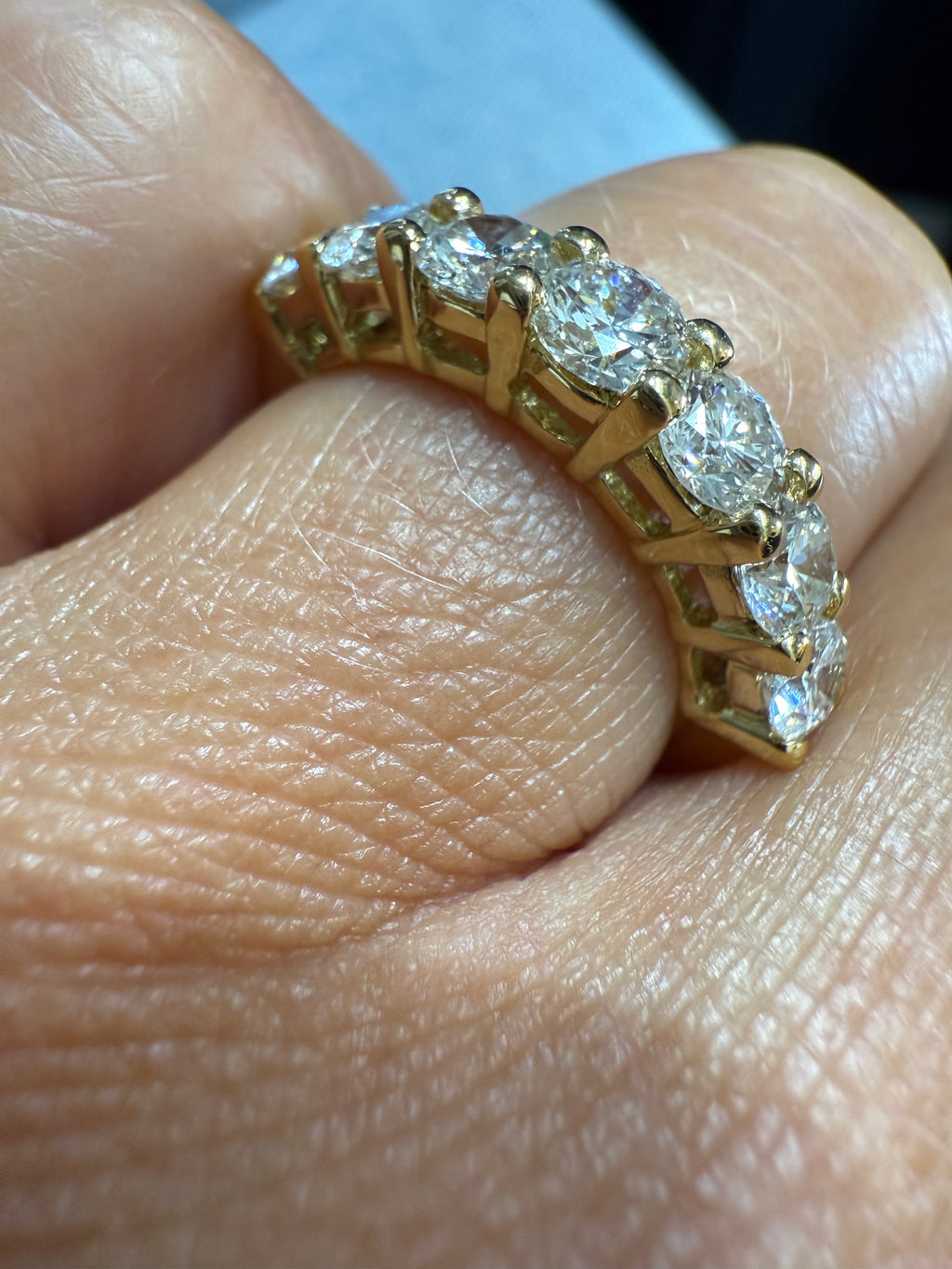 Wedding band - Yellow gold and diamonds