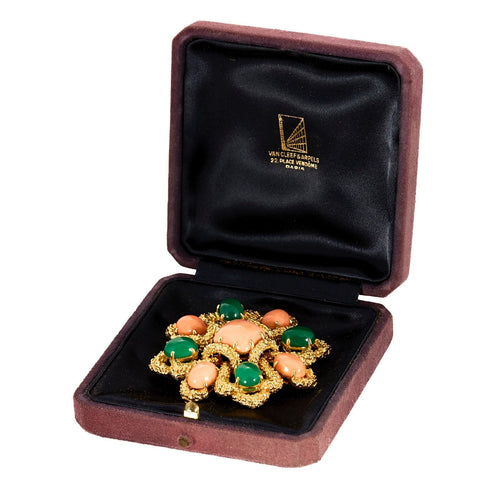 VAN CLEEF AND ARPELS - Delphes - Yellow gold, coral and chrysoprase pendant brooch