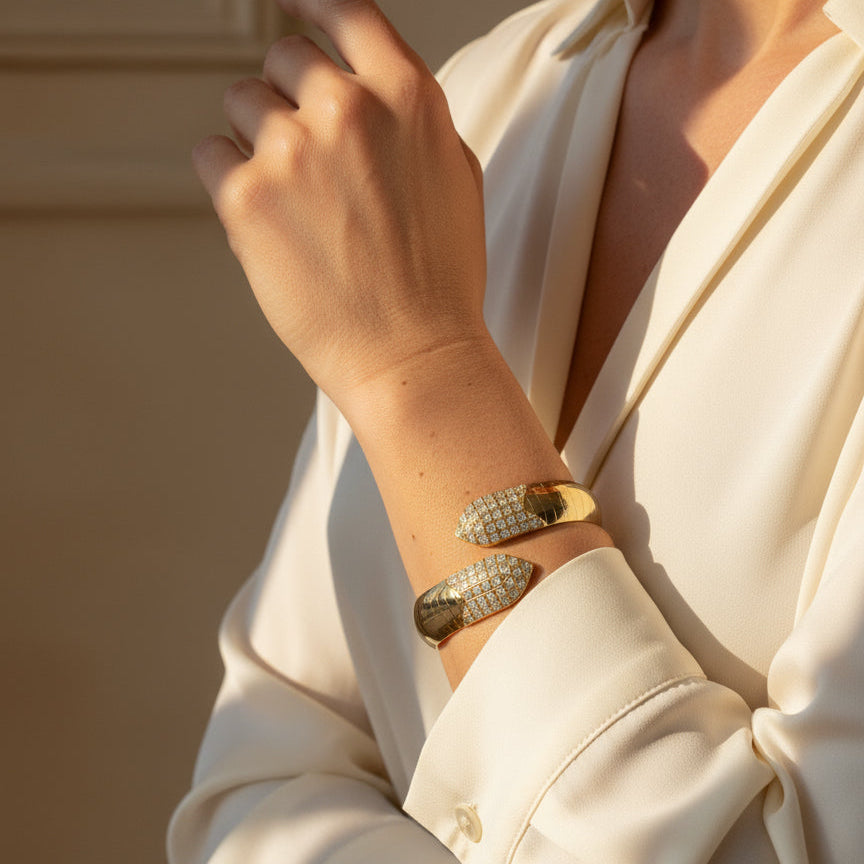 CHAUMET - Bracelet Or jaune et Diamants - Modèle « Plume »