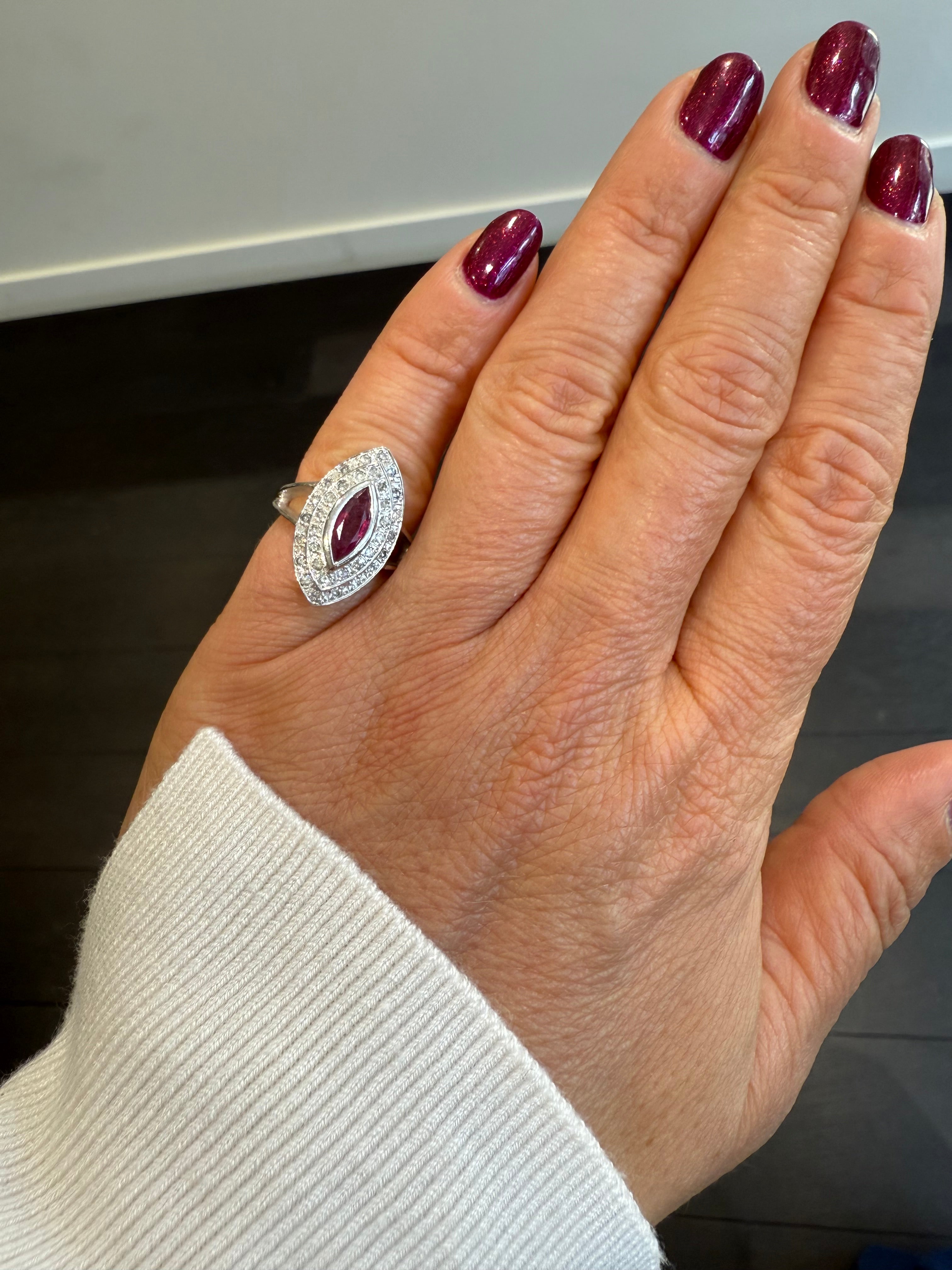 Bague marquise or blanc - Rubis et Diamants