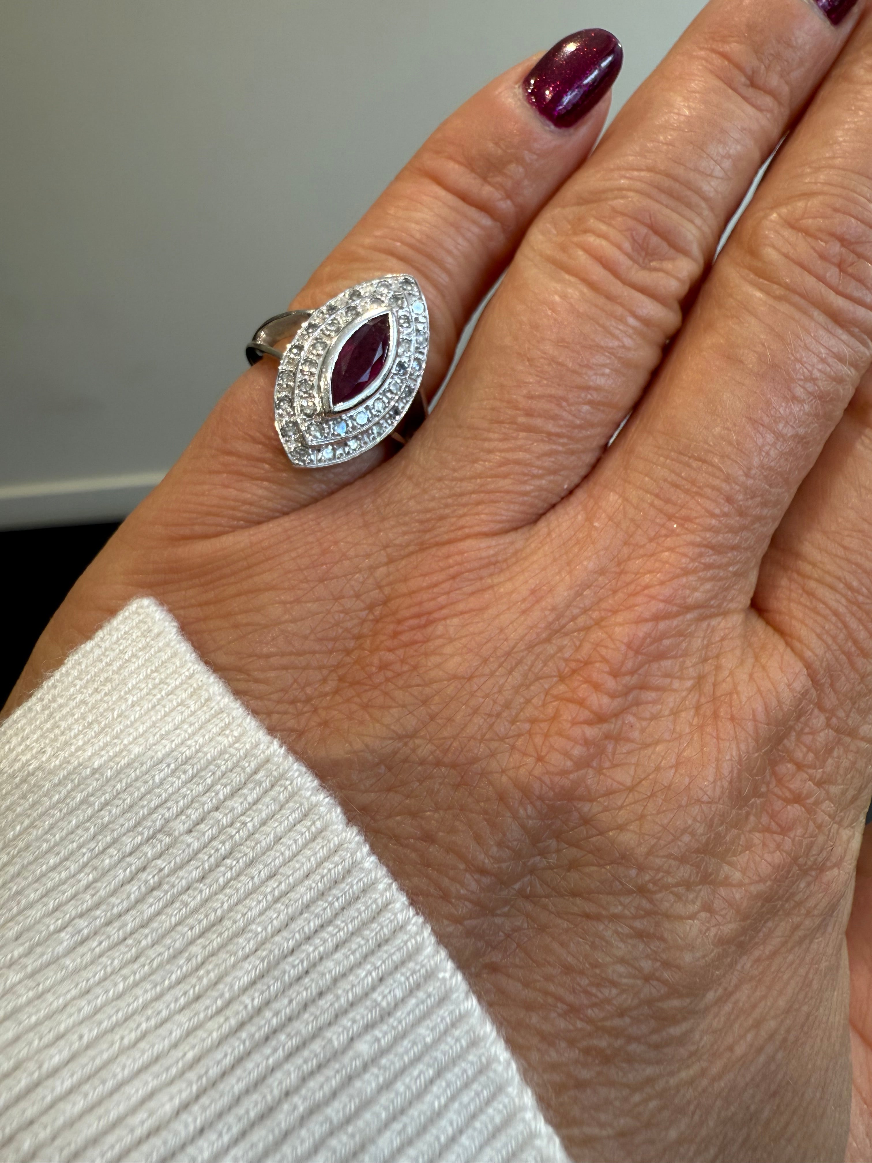Bague marquise or blanc - Rubis et Diamants