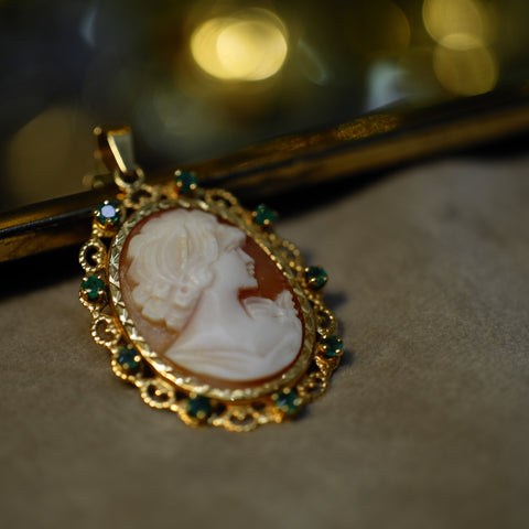 Médaille Pendentif Camée - Or Jaune et Émeraudes