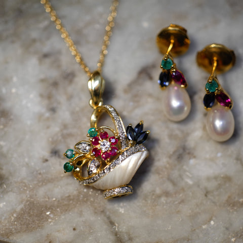 Boucles d’oreilles or jaune - Perles, Saphirs, Rubis et Emeraudes