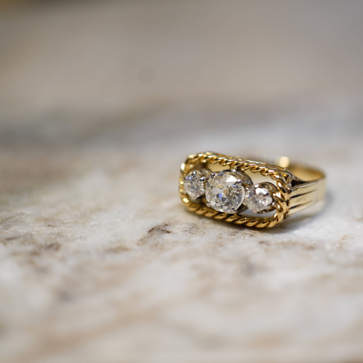 Bague Vintage - Or Jaune et Diamants - Année 40