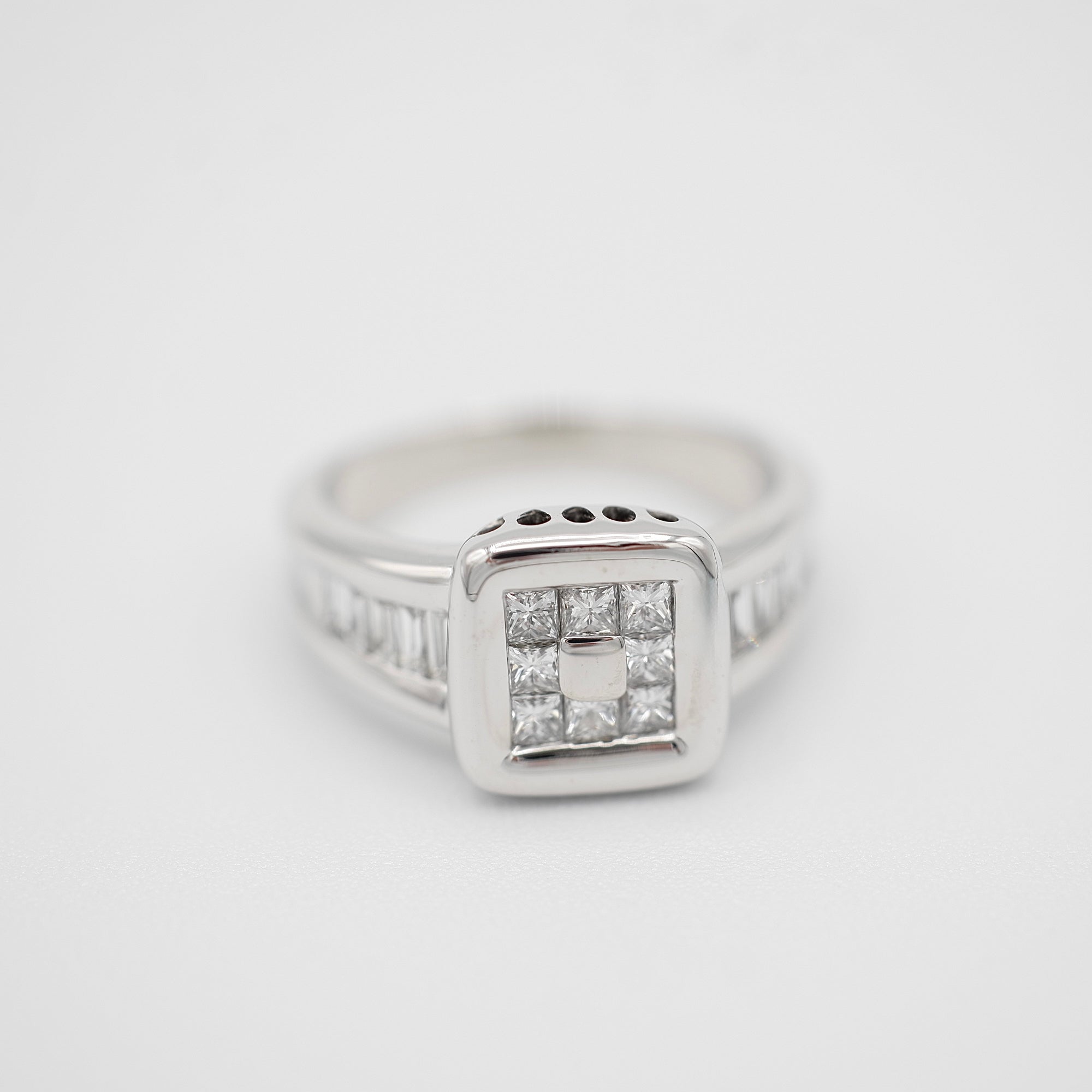 Bague Carré - Or Blanc - Diamants Baguette