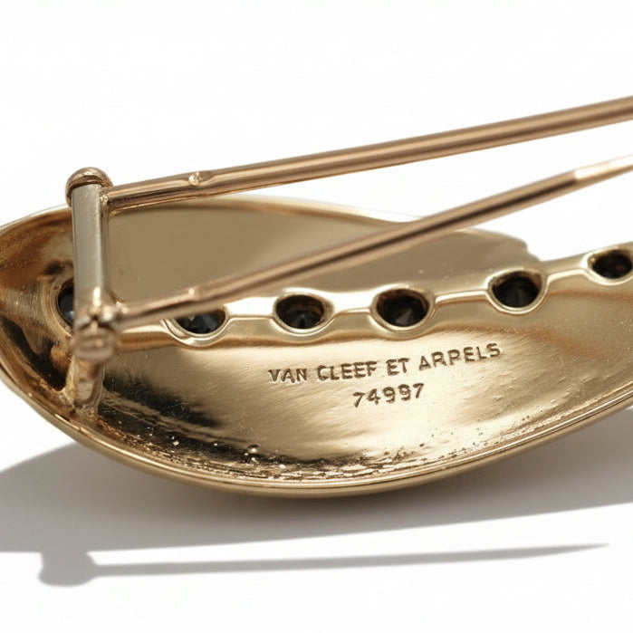 Van Cleef & Arpels - Broche Feuille - Or jaune et Platine - Saphirs et Diamants