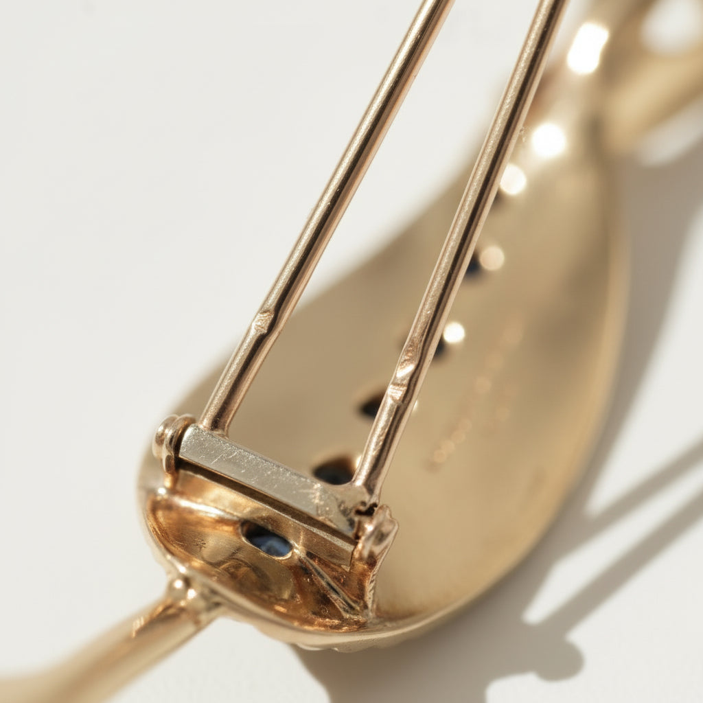 Van Cleef & Arpels - Broche Feuille - Or jaune et Platine - Saphirs et Diamants