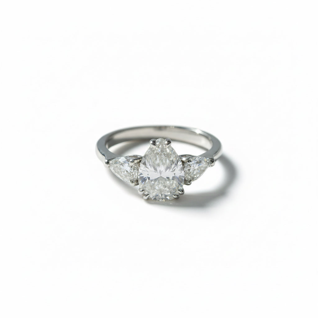 Bague Or blanc - Diamant Poire 1,54 carats - Certifié HRD