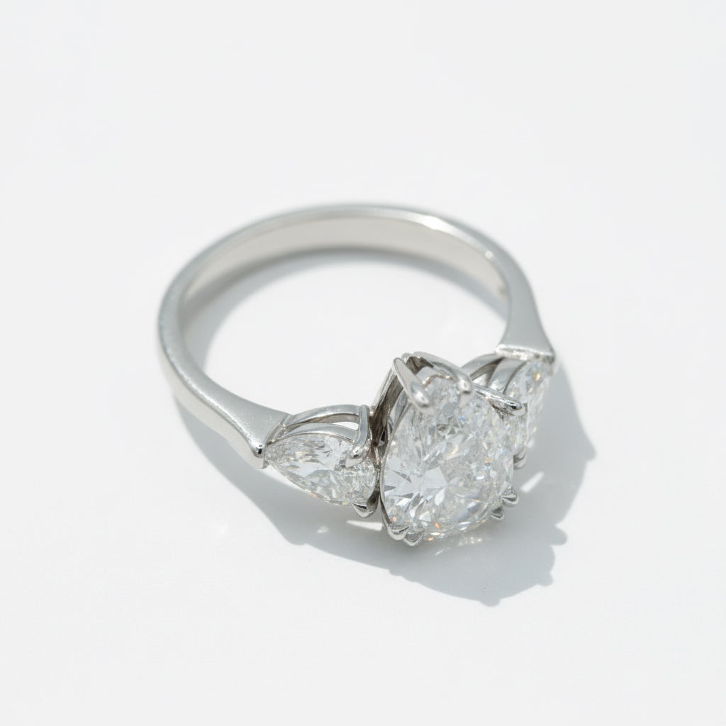 Bague Or blanc - Diamant Poire 1,54 carats - Certifié HRD