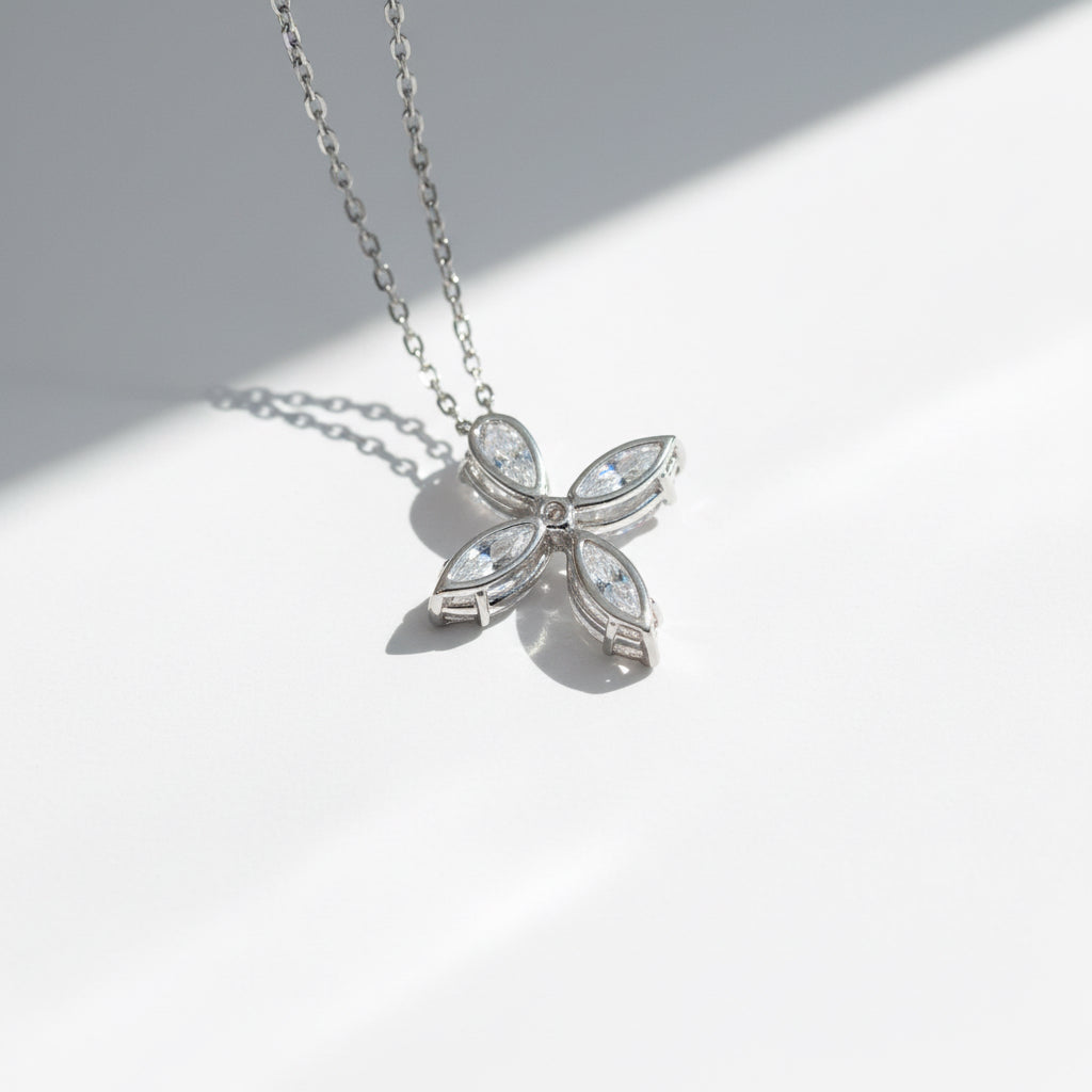 Collier Trèfle - Or blanc et Diamants