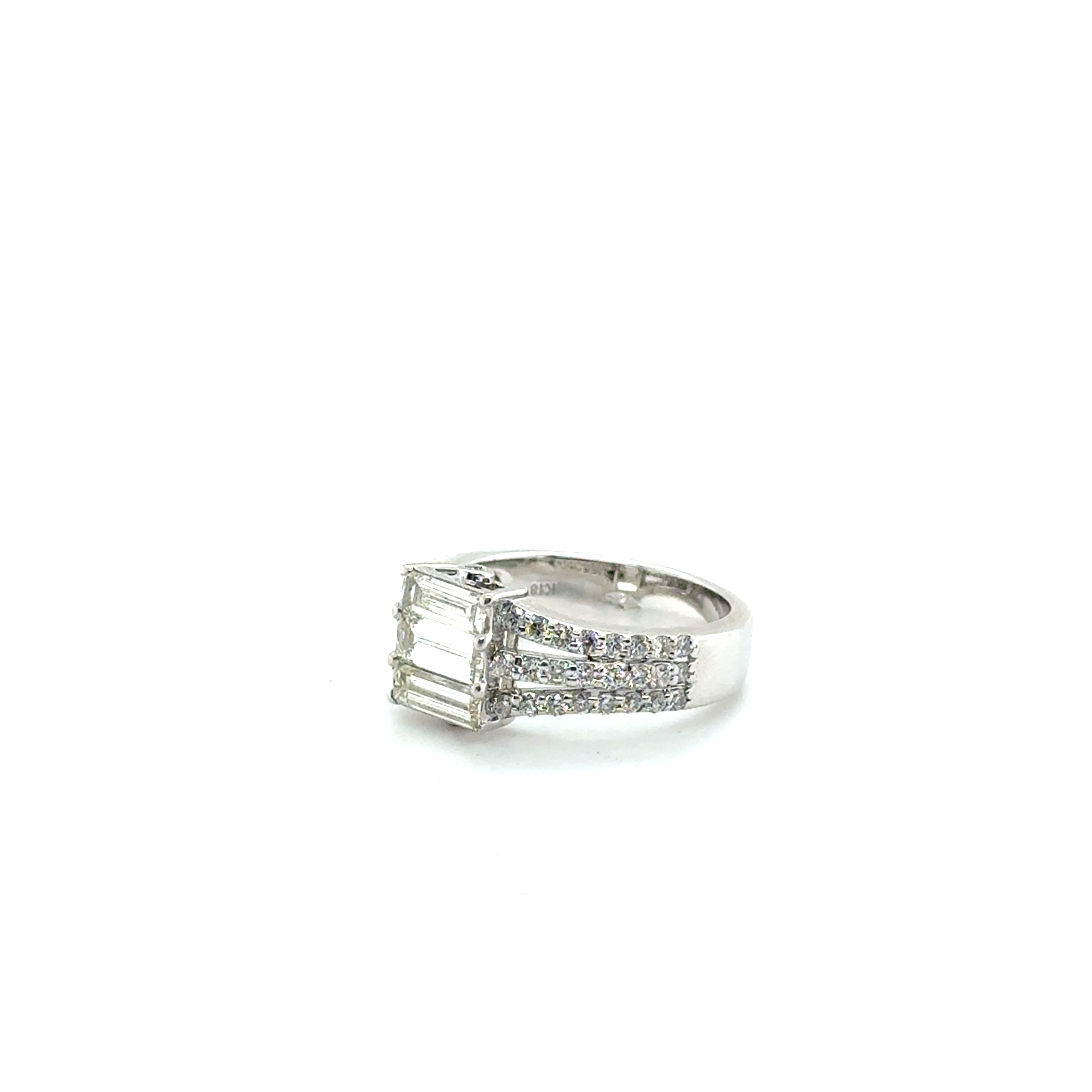 Bague Or Blanc - Diamants Baguette