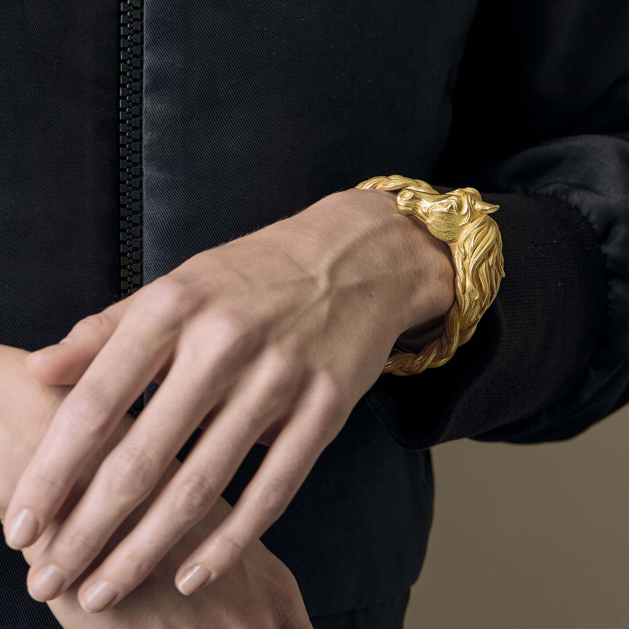 HERMES - Yellow gold bangle bracelet with horse motif